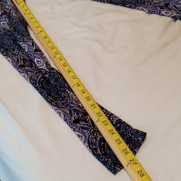Pink Rose Women's Paisley Size Small leggings. Activewear, Atleisure, Comfy - Picture 6 of 6